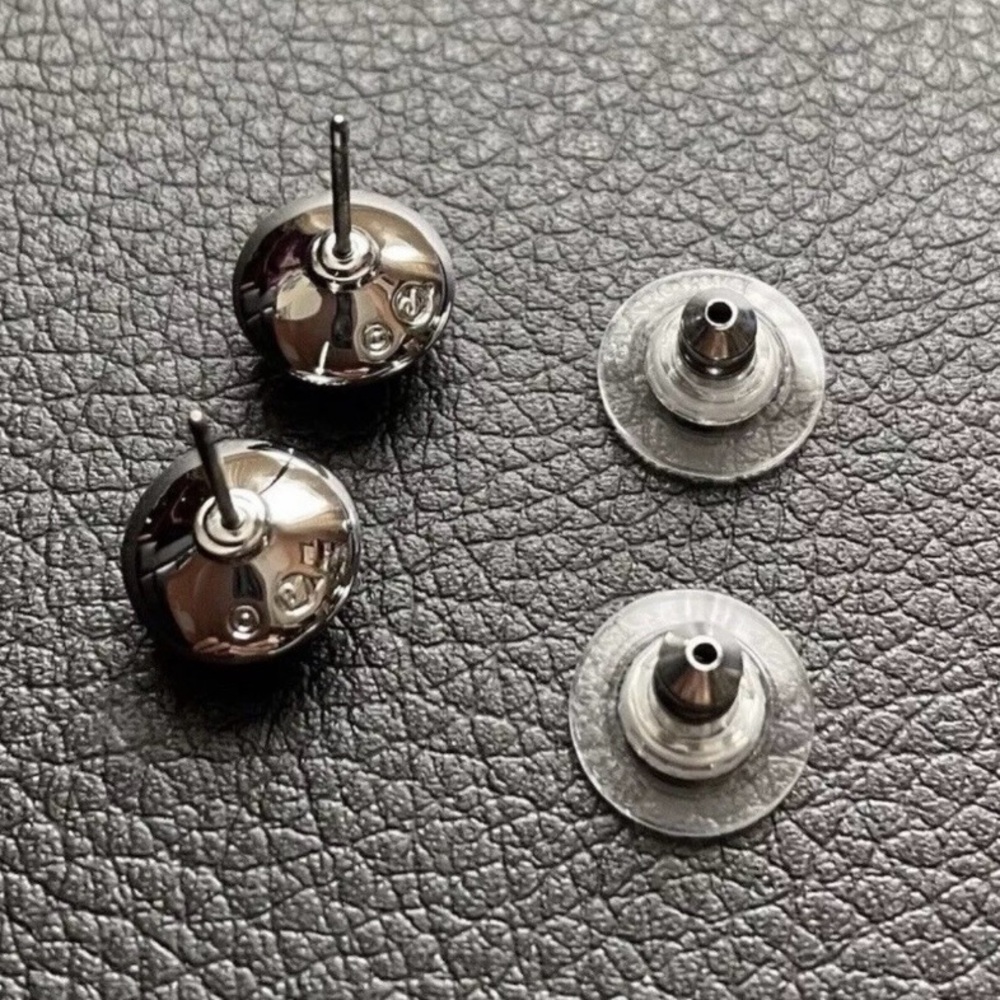 Authentic Swarovski Angelic Purple ( Violet ) Stud Earrings, 5501280.RARE.BNIB. - Picture 4 of 7